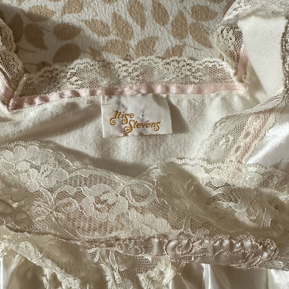 Lisa Steven’s White Vintage Satin Lace Embroidered 1/2Sleeves Ladies Nightgown S - Picture 3 of 15
